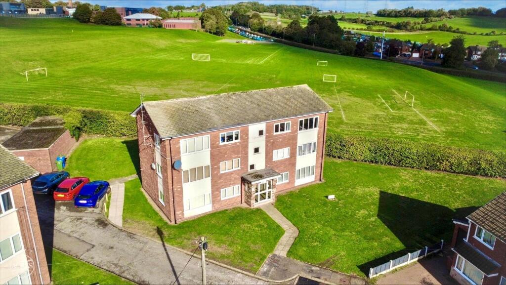 2-bed flat on Dunbar Grove, Great Barr, Birmingham, £160,000