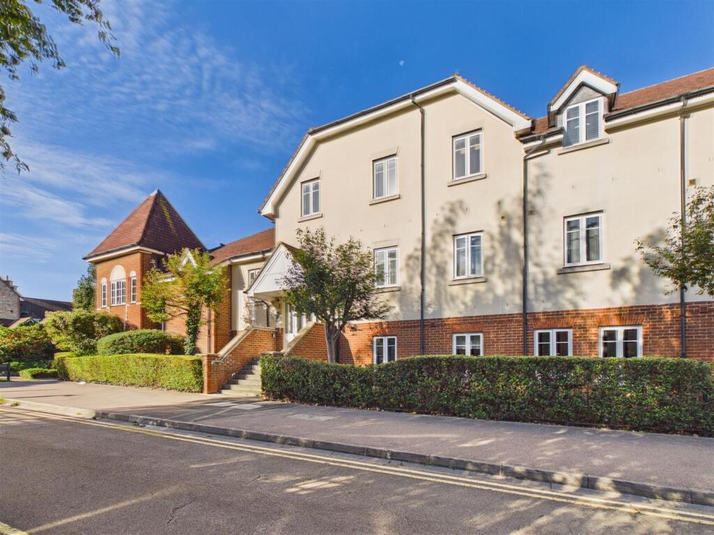 Main image of property: Whinbush Road, Hitchin