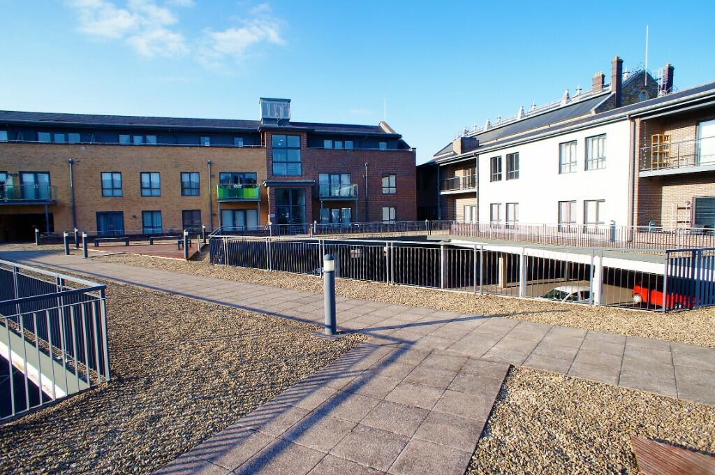 Fire Fly Avenue, Swindon, Wiltshire, SN2 photo 2