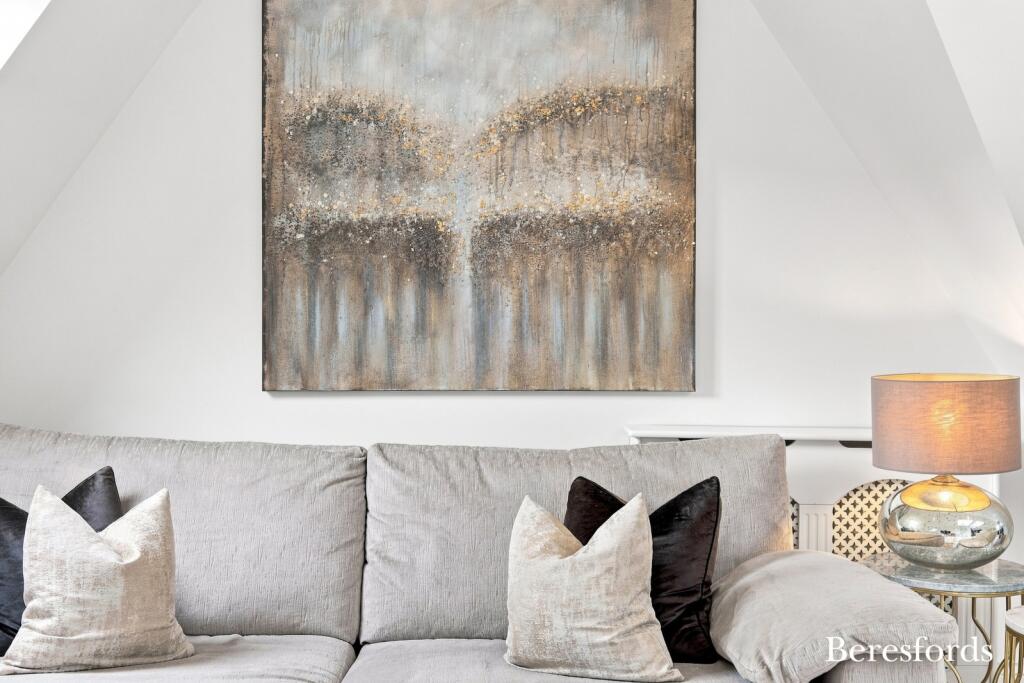 Apartment in Brentwood, Essex - More
