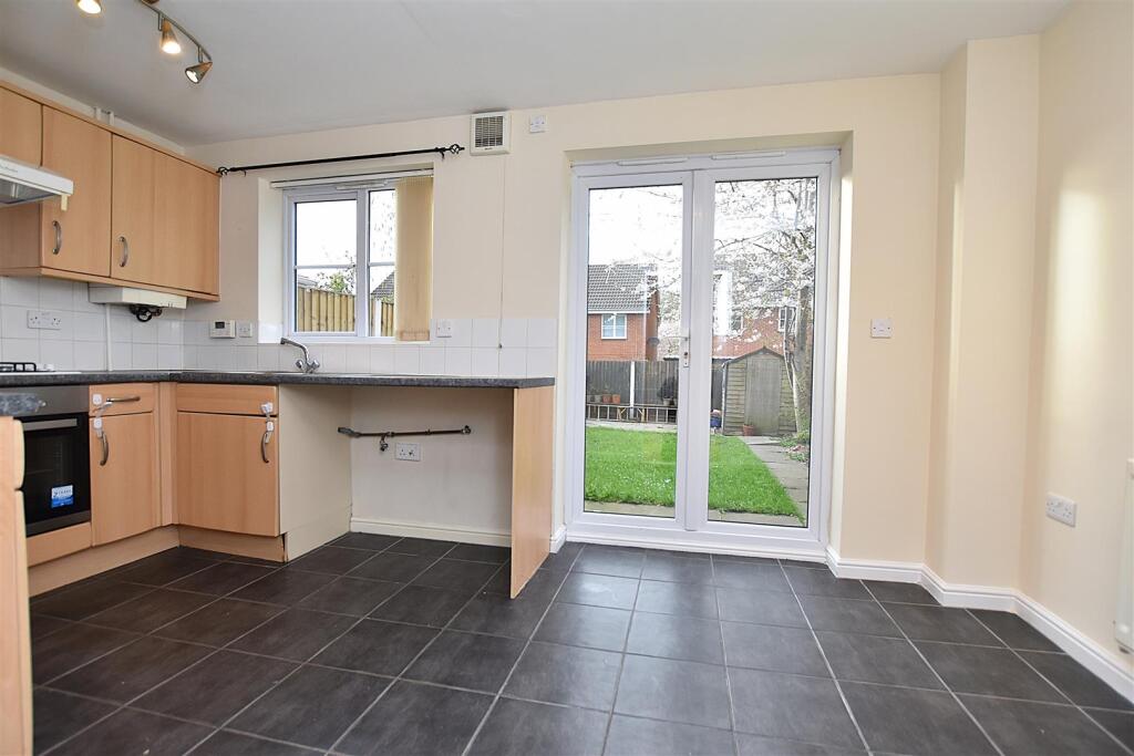 Fishguard Close, Wrexham photo 5