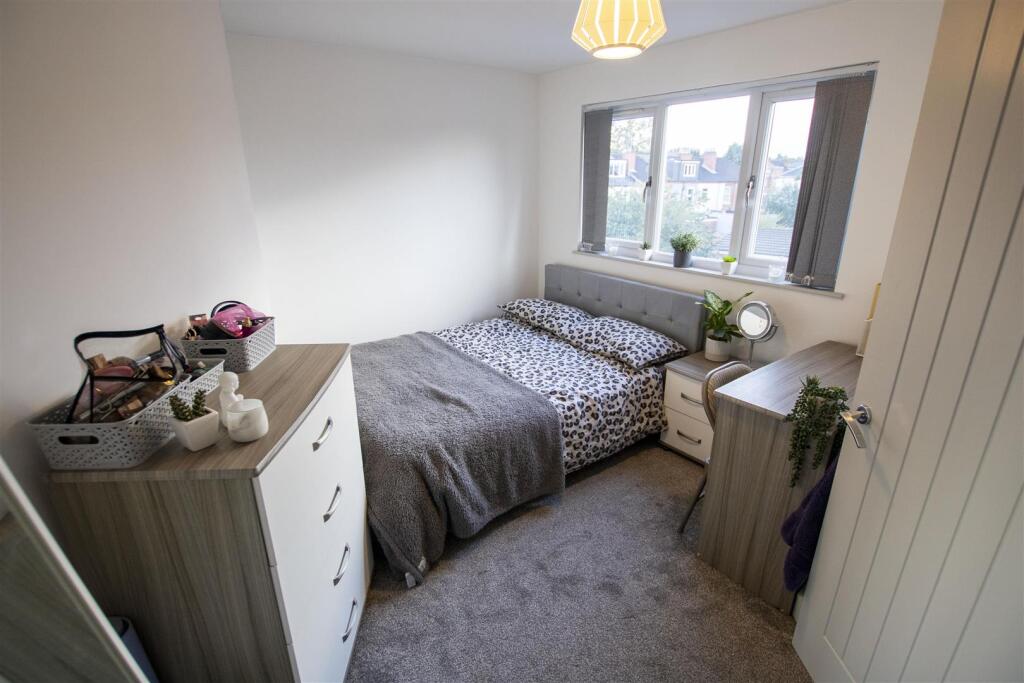 6 bedroom house for rent