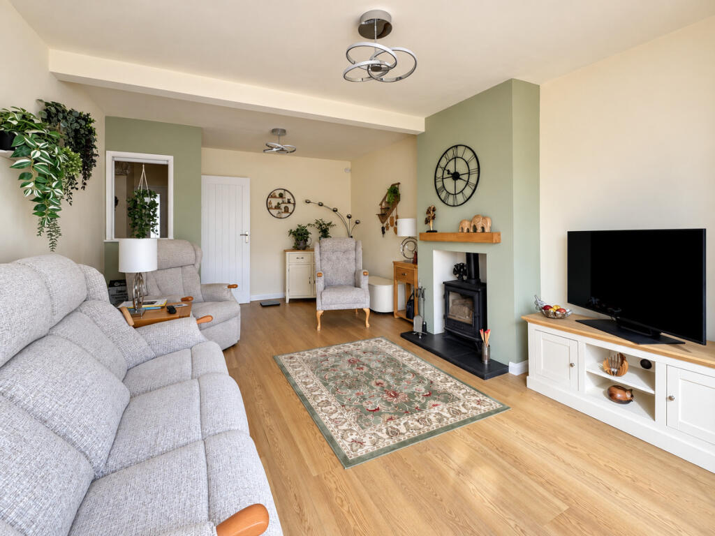 House in Southend-on-Sea - More