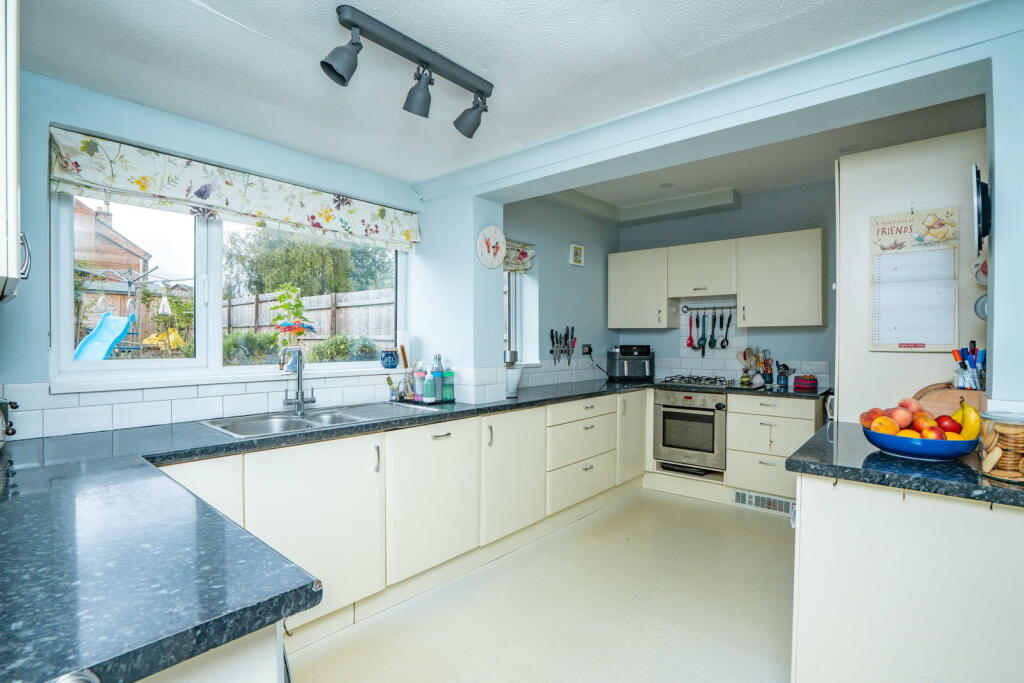 House in Worcester - View 4