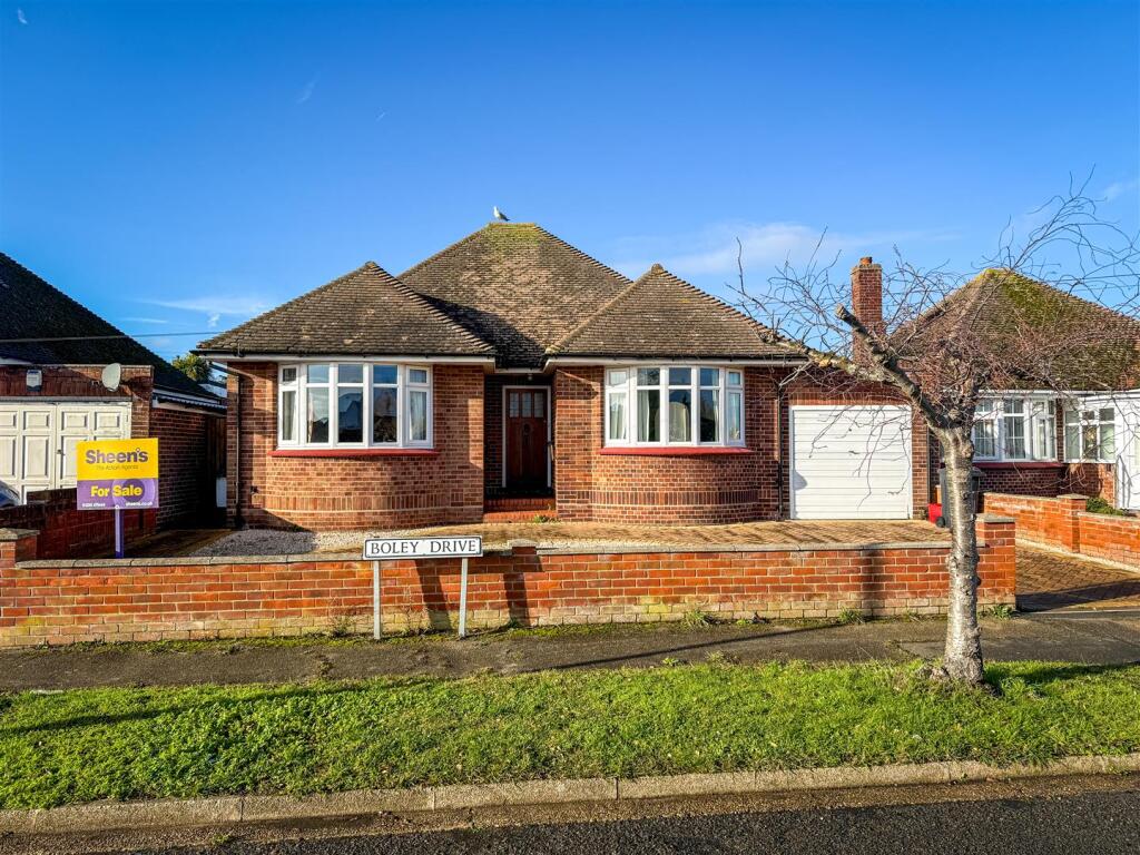 3-bed bungalow on Boley Drive, Clacton-On-Sea, Essex, £355,000