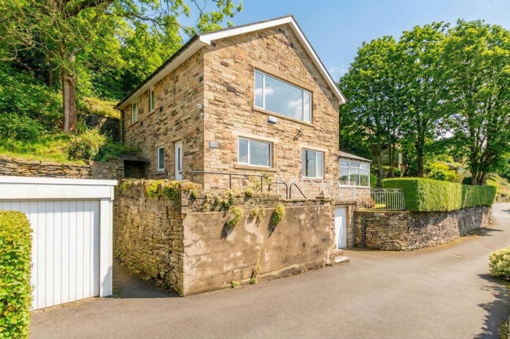 Main image of property: Melbourne Cottage, Underbank Old Road, Holmfirth