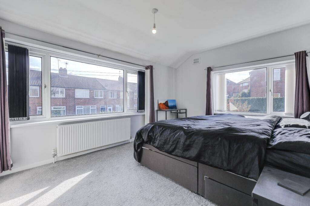 House in Leeds, Horsforth Woodside, Horsforth - View 3