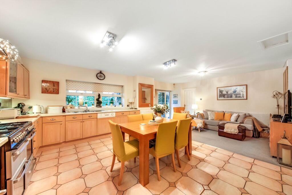 Lodge Cottage, Horbury, Wakefield, WF4 photo 2