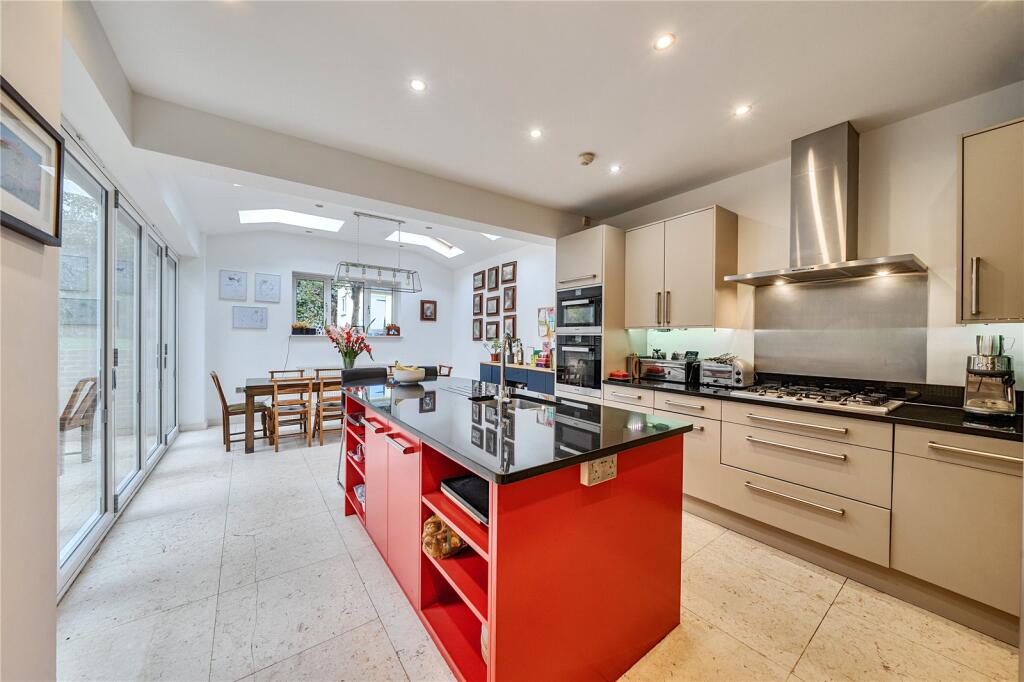 Alexandra Park Road, London, N22 photo 4