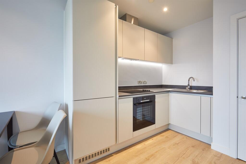 Apartment in Manchester, First Street, City Centre - View 3