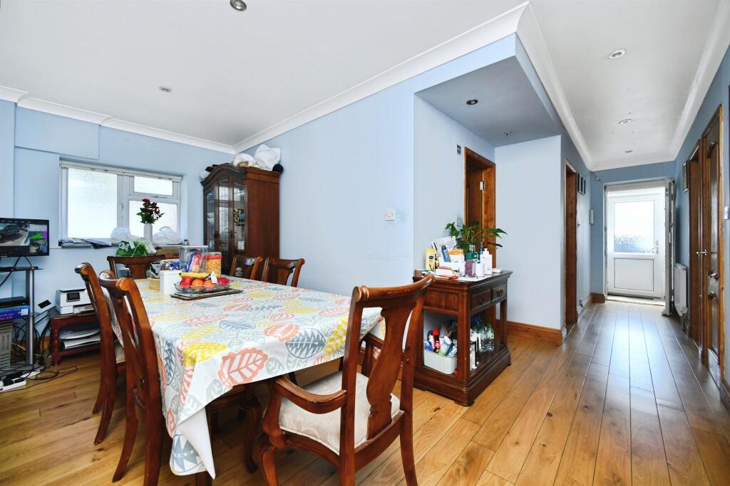 Larkfield Way, Brighton photo 5
