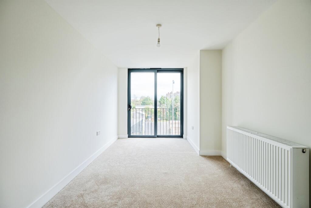 House in Lewes, Seaford - More