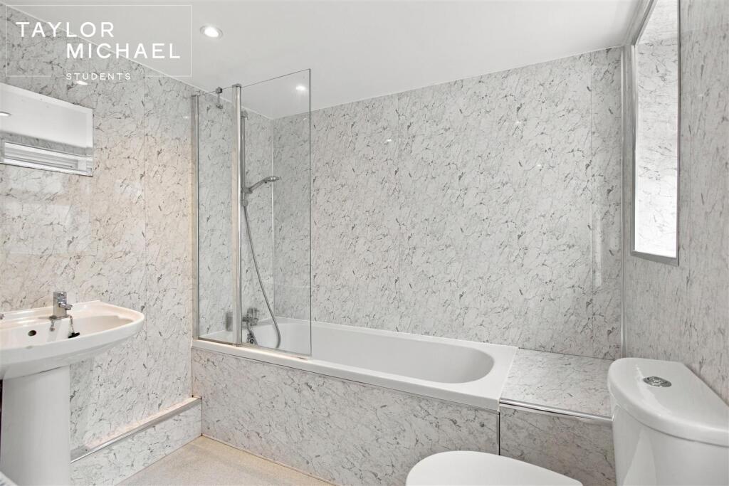 6 bedroom terraced house for rent