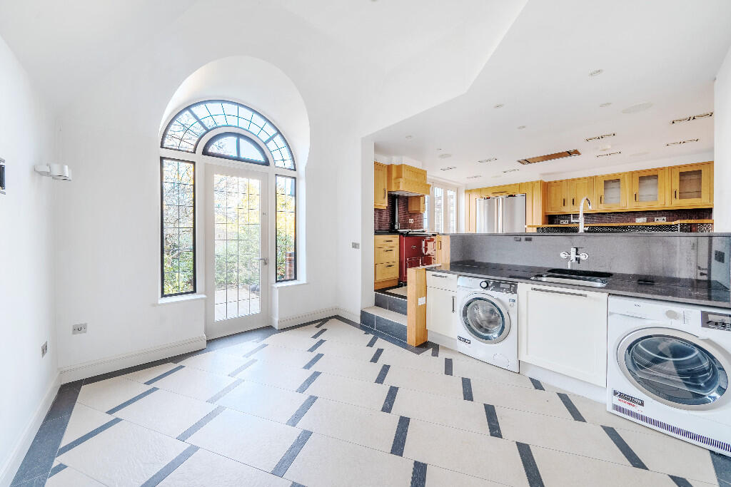 House in London, Totteridge - View 5