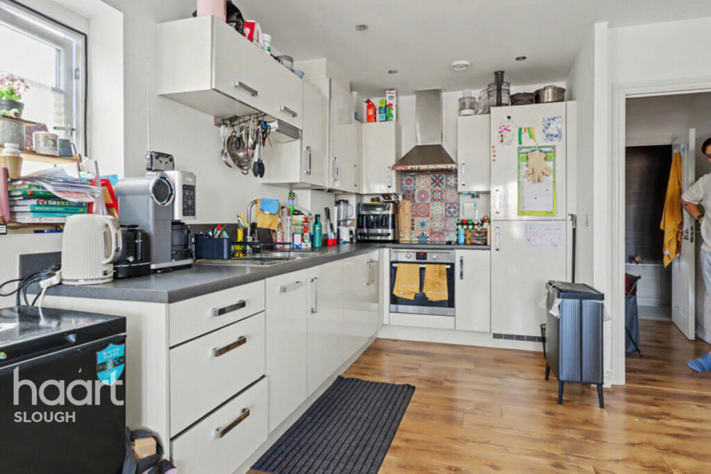 Apartment in Slough, Langley - View 4