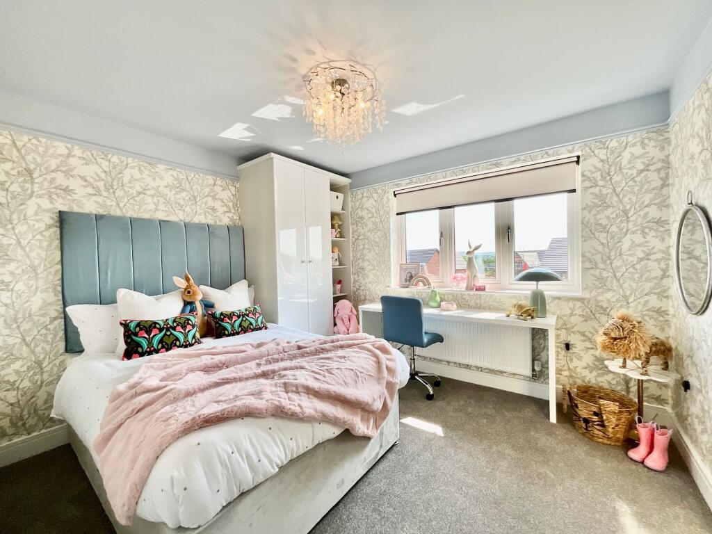 House in Stoke-on-Trent, Hanford - More