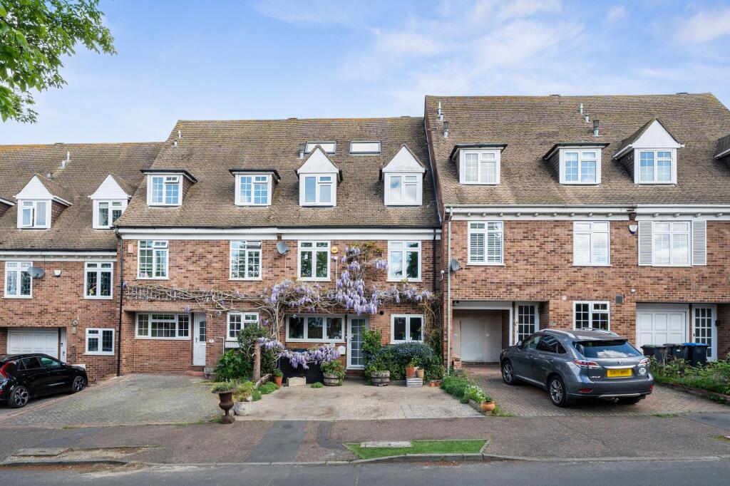 Main image of property: Lyndhurst Rise, Chigwell, IG7