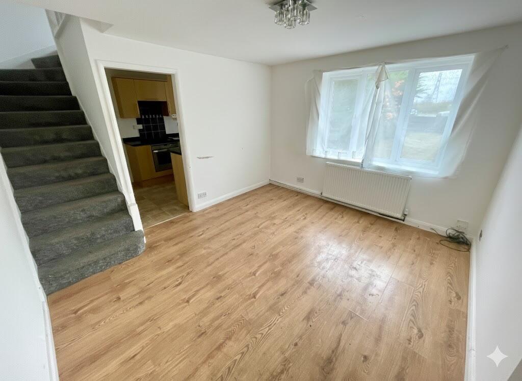 48, Swan Mead, Luton, Bedfordshire, LU4 0YR photo 2