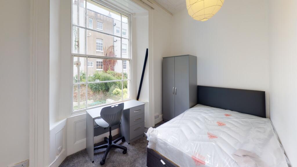 Apartment in Bristol - View 2