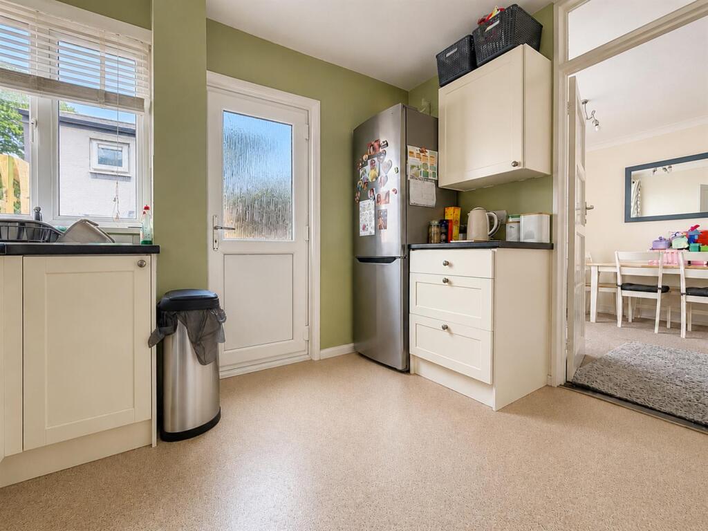 House in Portsmouth, Port Solent - More