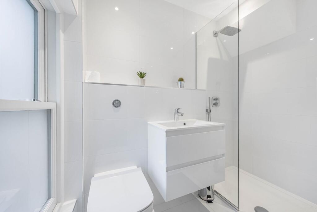 2 bedroom end of terrace house for rent