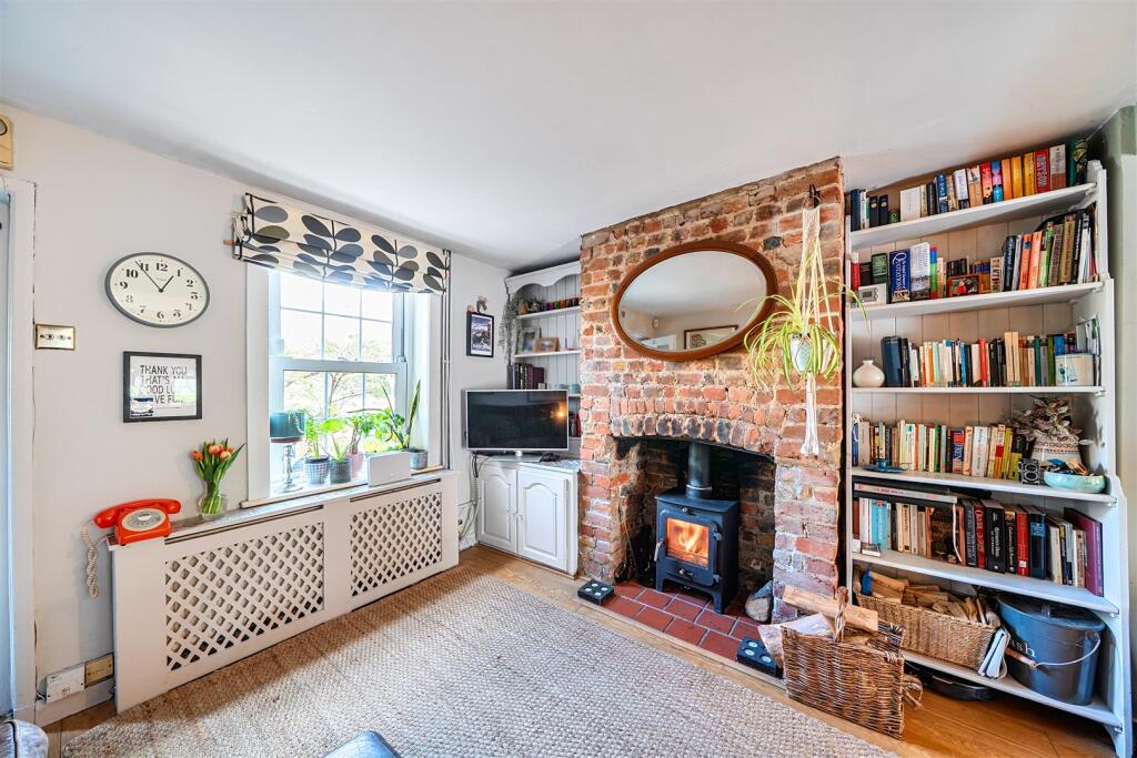 House in Bromley - More