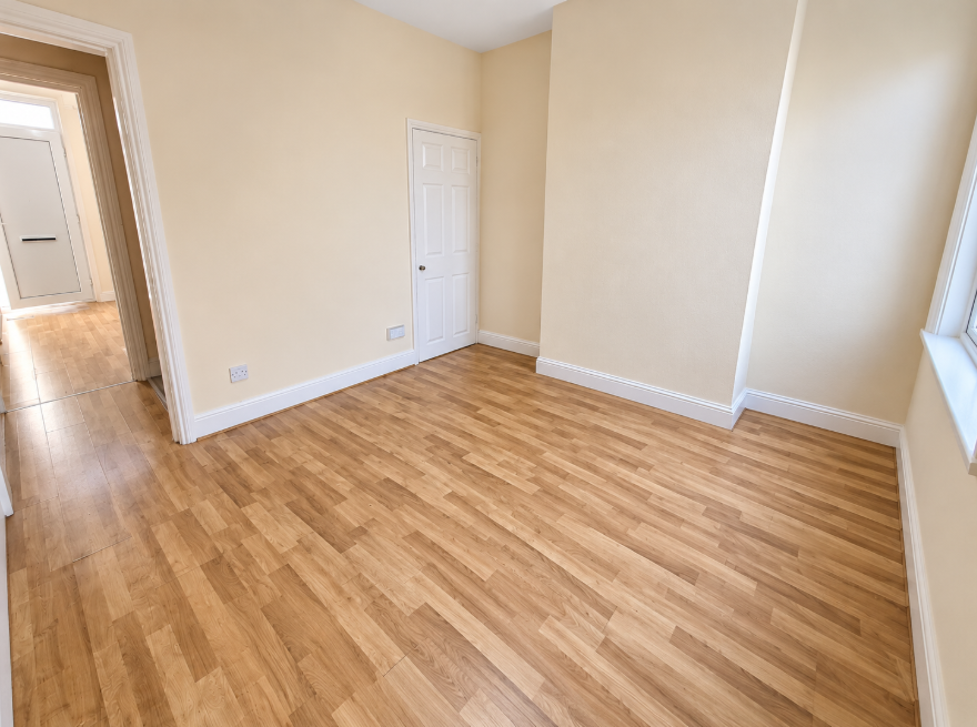 House in Luton - View 3