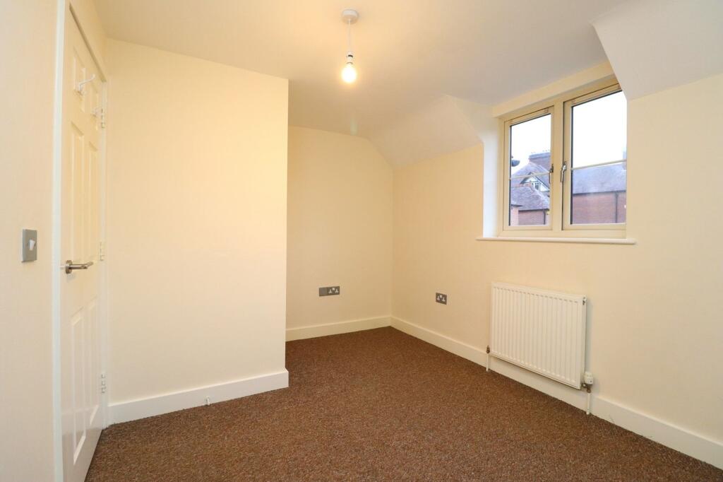 House in Gloucester, Gloucestershire - More