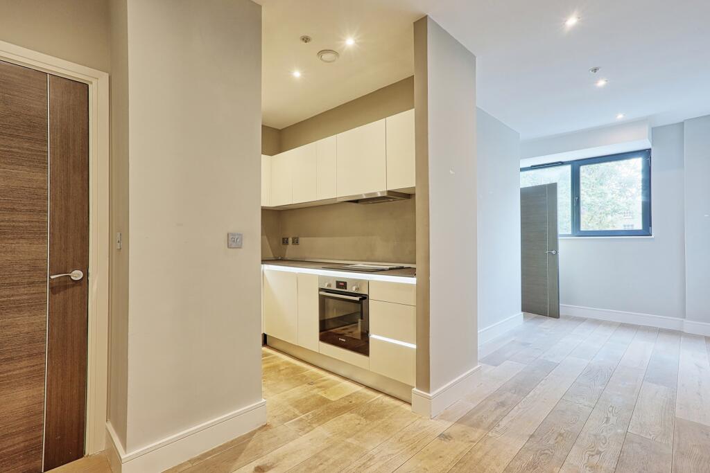 Main image of property: Parkway, Chelmsford, Essex, CM2
