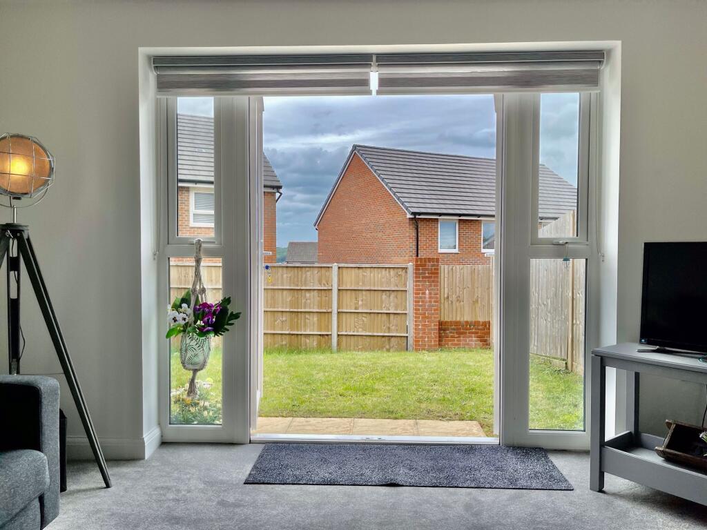 Chinchen Close, East Cowes, PO32 photo 4