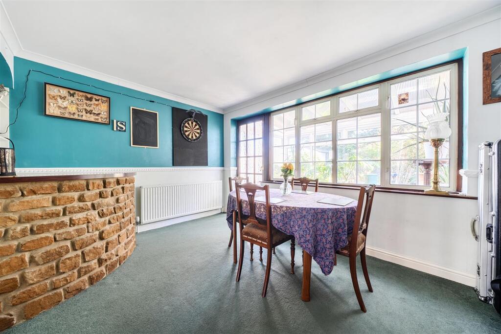 Gloucester Close, Weedon, NN7 photo 3
