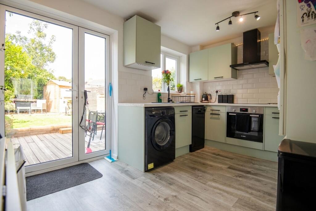 House in Wellingborough, Glenvale Park - More