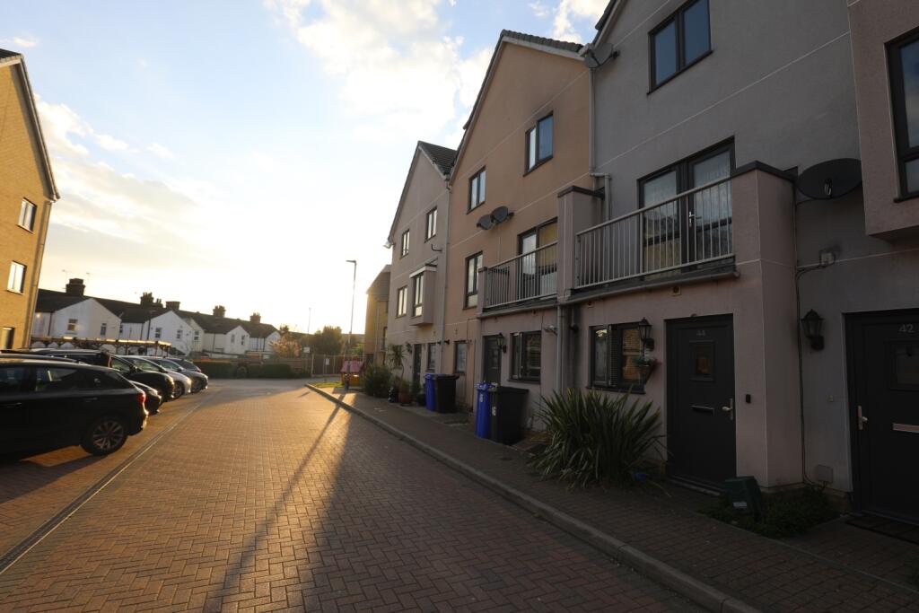 Main image of property: Draper Close, Grays, RM20