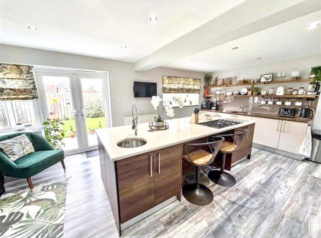 House in Sunderland, Peat Carr Estate, Hetton - More