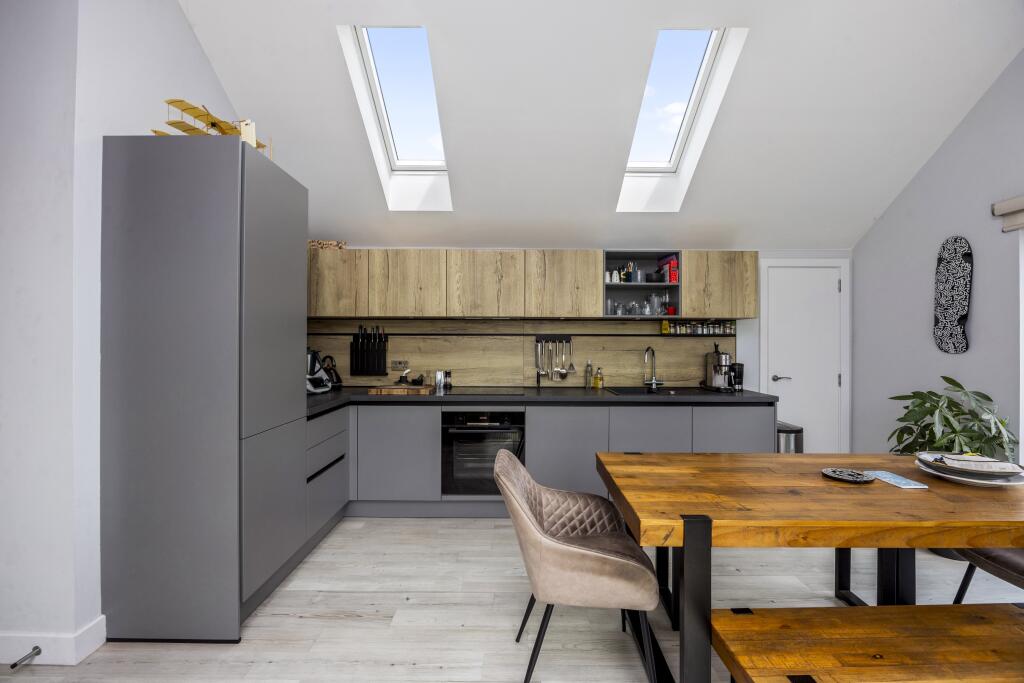 Apartment in Hove, Hangleton - View 4