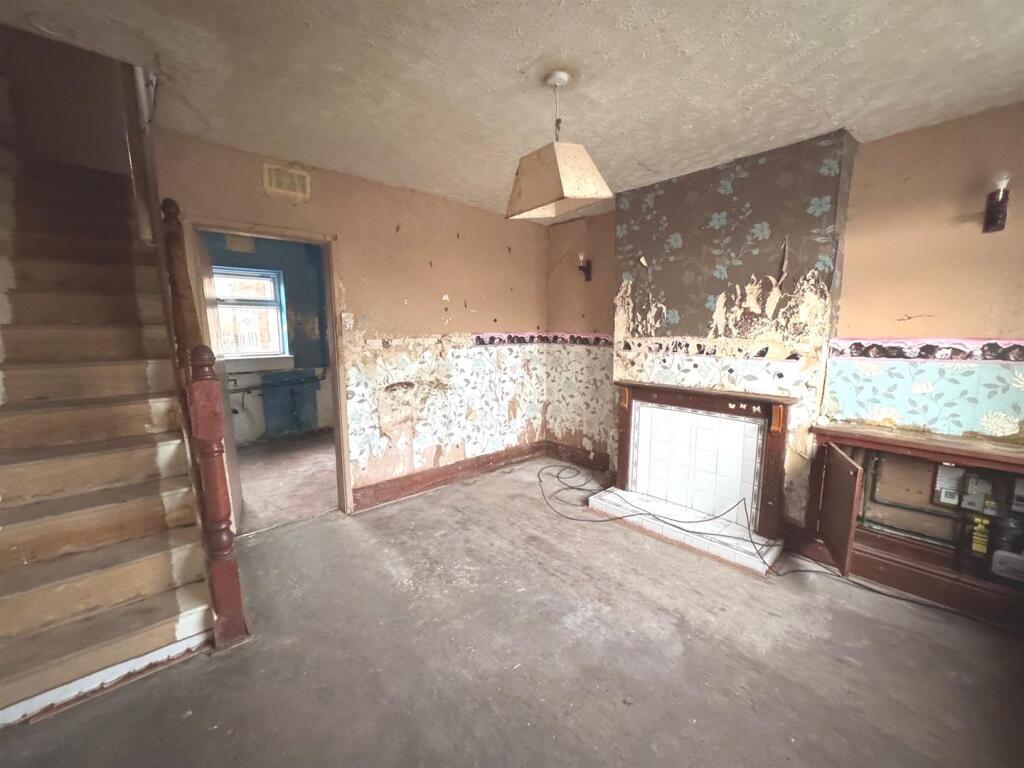 House in Staffordshire Moorlands, Leek - View 4