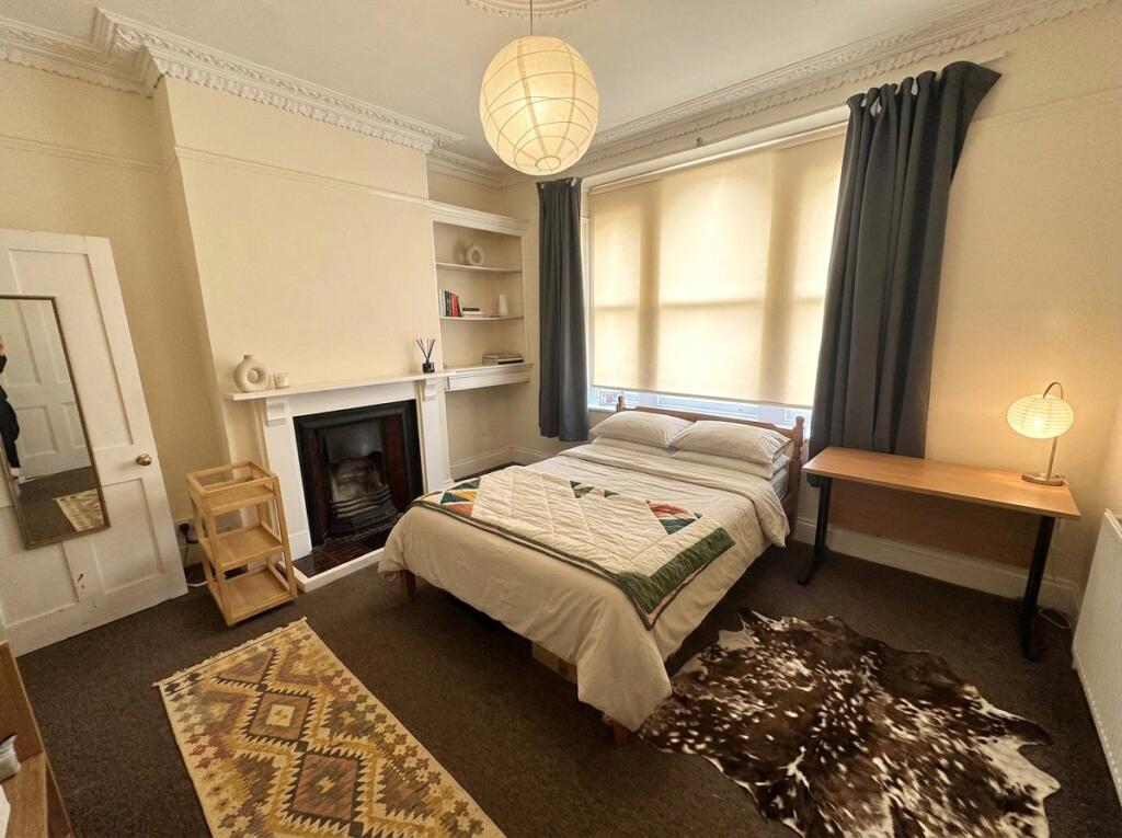 6 bedroom house for rent