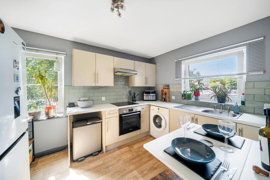 Apartment in Dorchester - View 3