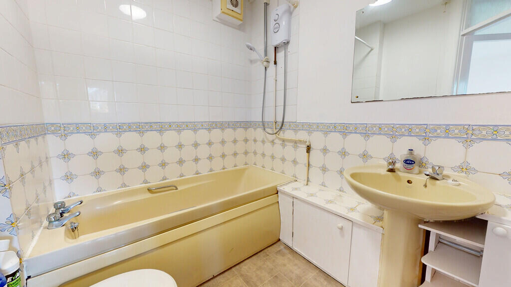 Apartment in Gloucester - View 5