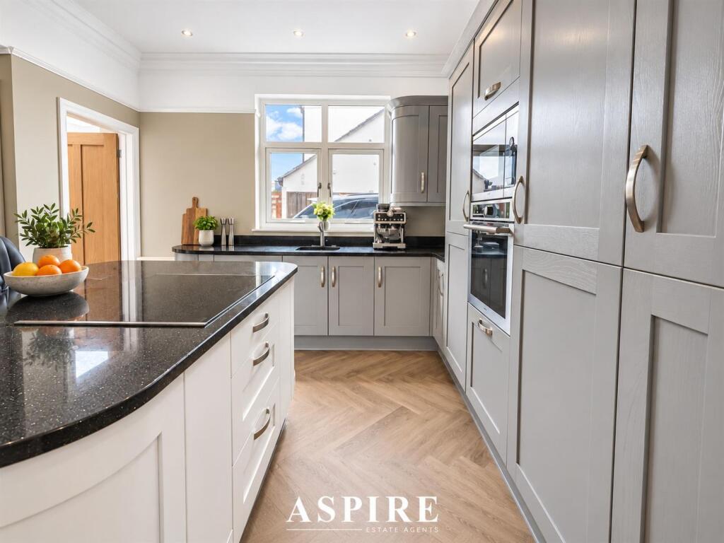 House in Southend-on-Sea - View 4