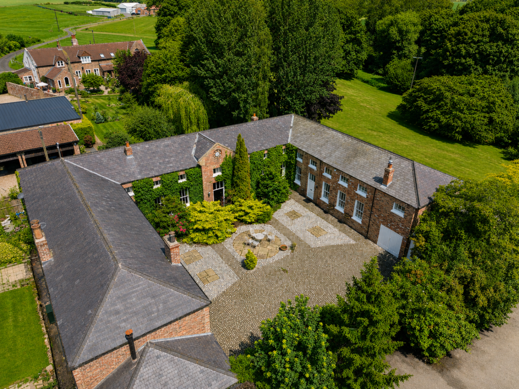 Main image of property: The Stables, Skutterskelfe