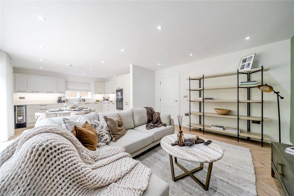 House in London, Chatterton Village, Bromley Common - View 4