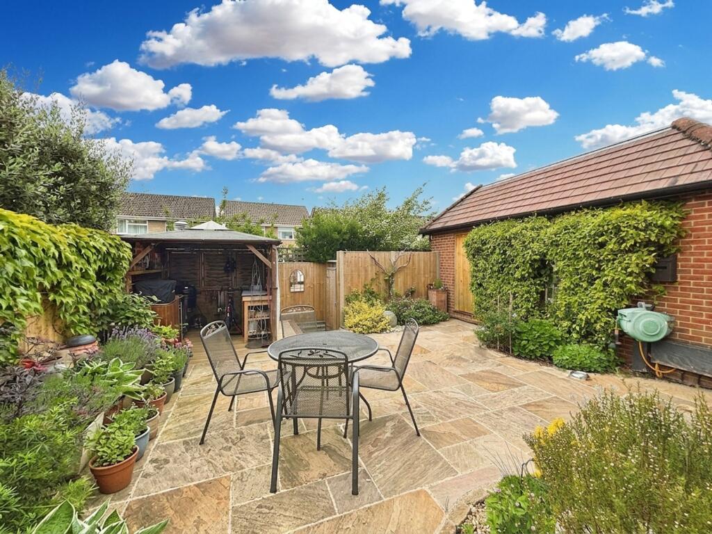 Buttercup Close, Salisbury, SP2 photo 3