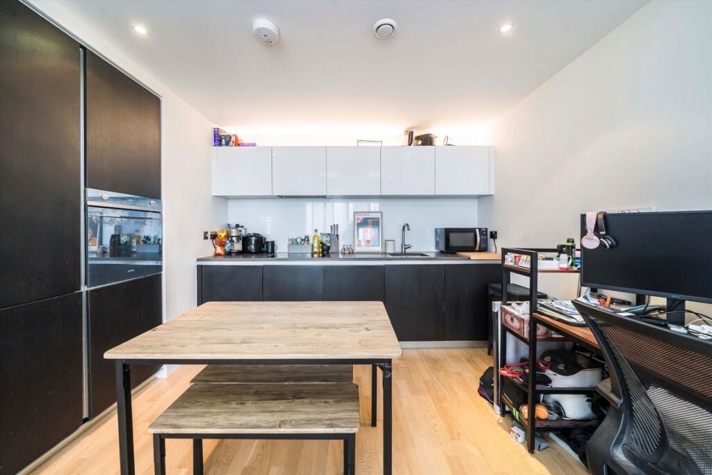 Apartment in Twickenham - View 5