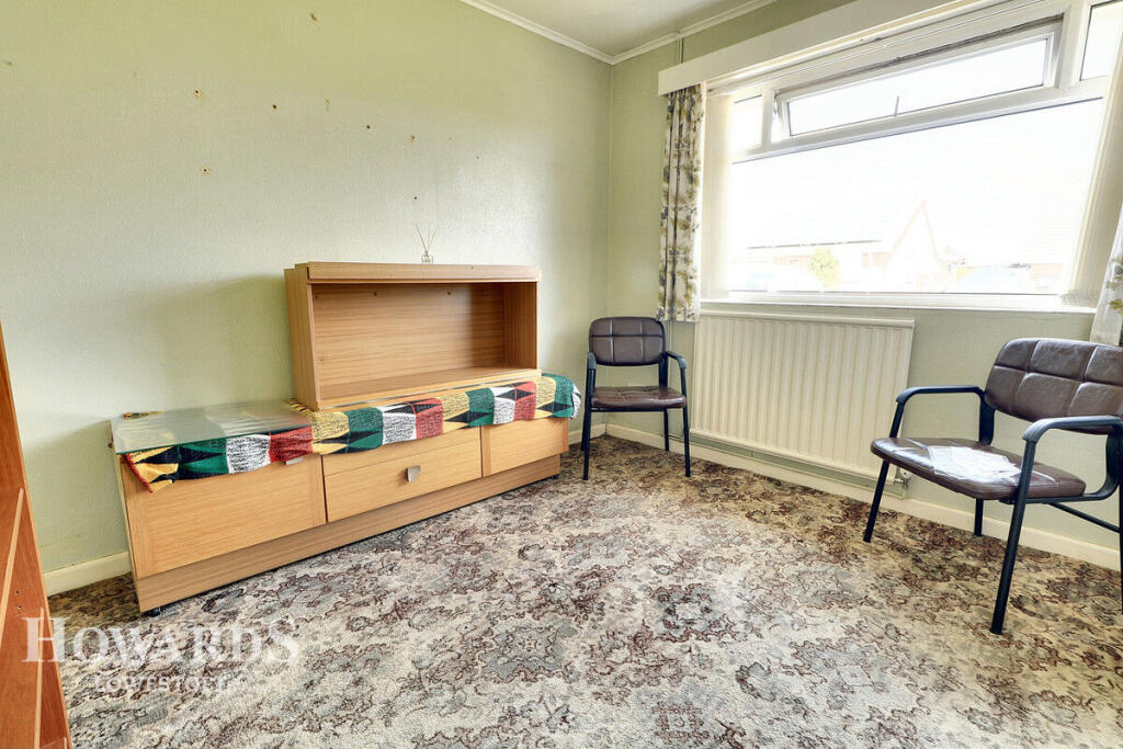 House in Lowestoft, Pakefield - More