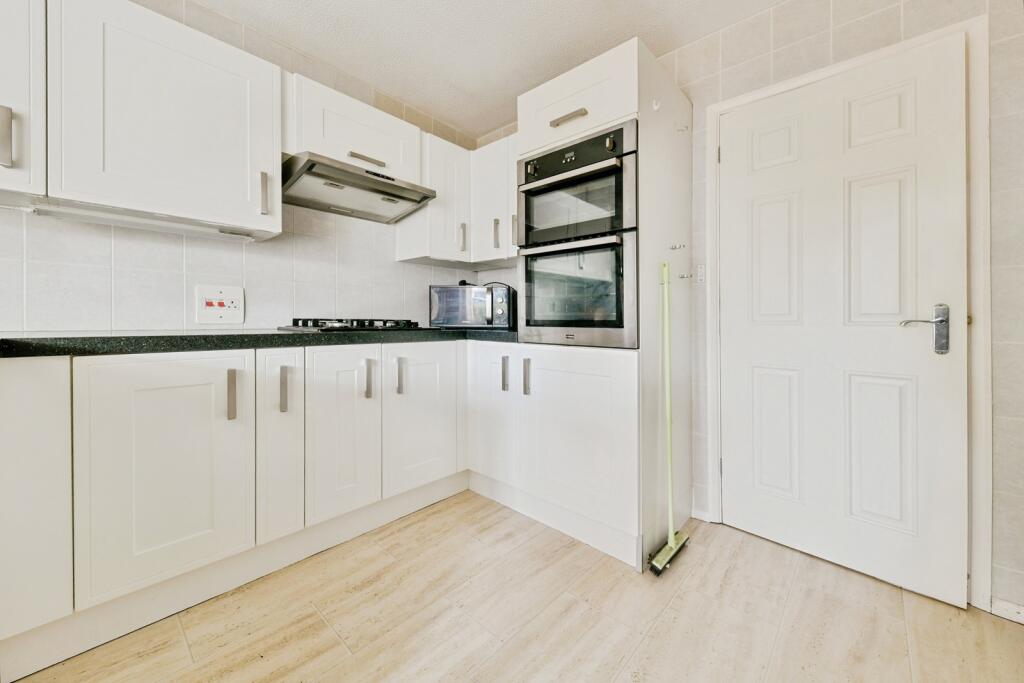 House in Stevenage, Bragbury End - More