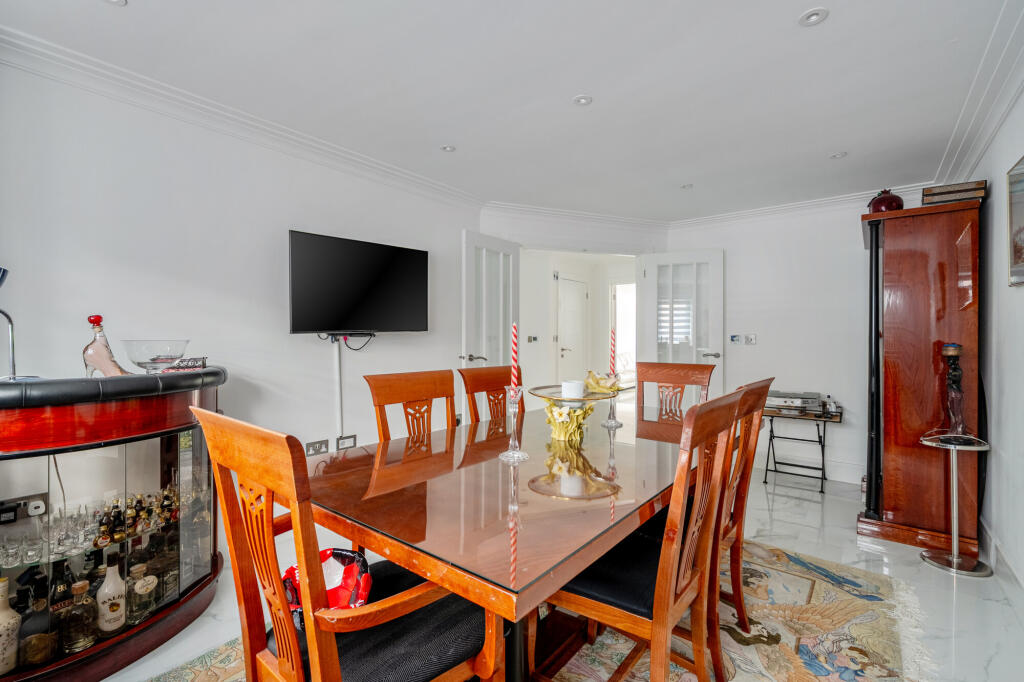 House in Slough, Chalfont St Peter - View 5