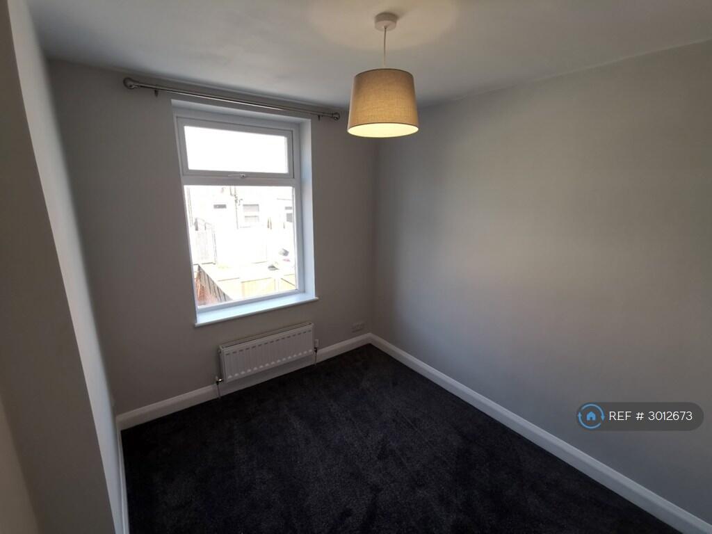 House in Oldham, Greater Manchester - View 5