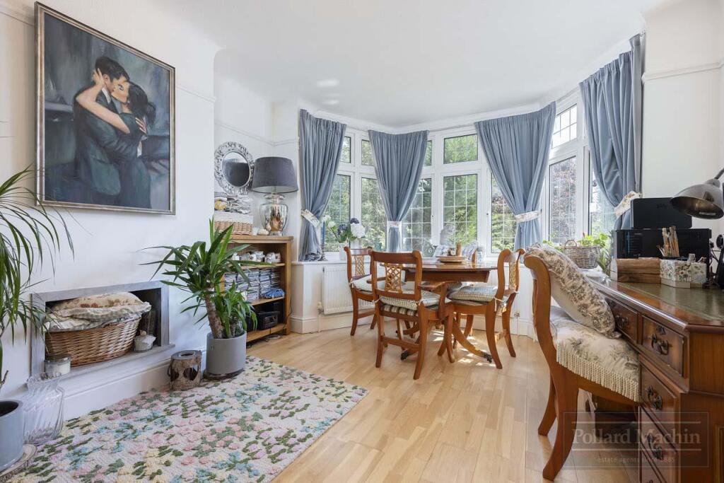 House in Croydon - View 4