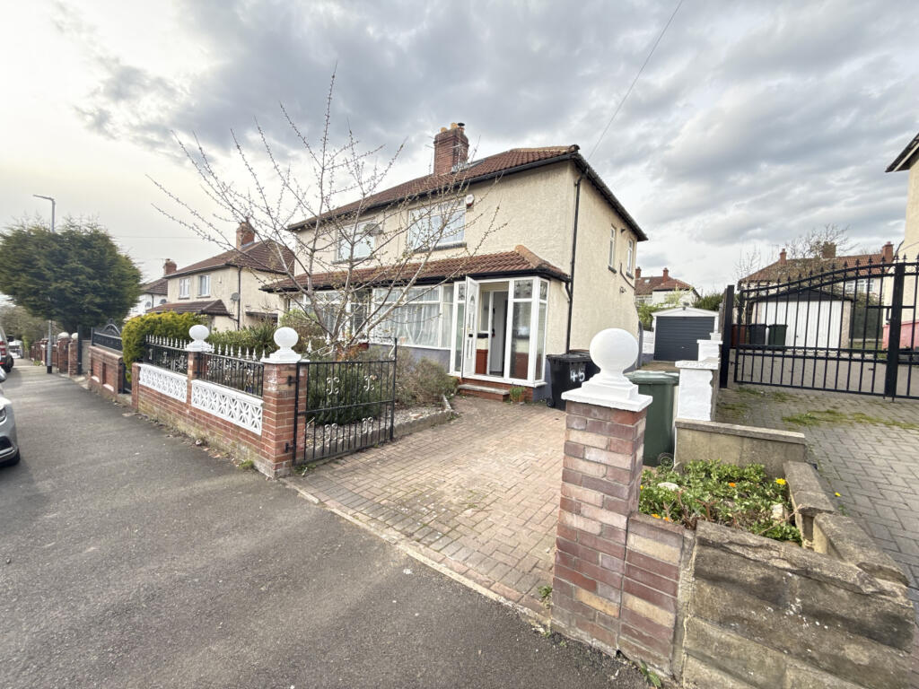 Main image of property: Easterly Crescent, Leeds, West Yorkshire, LS8